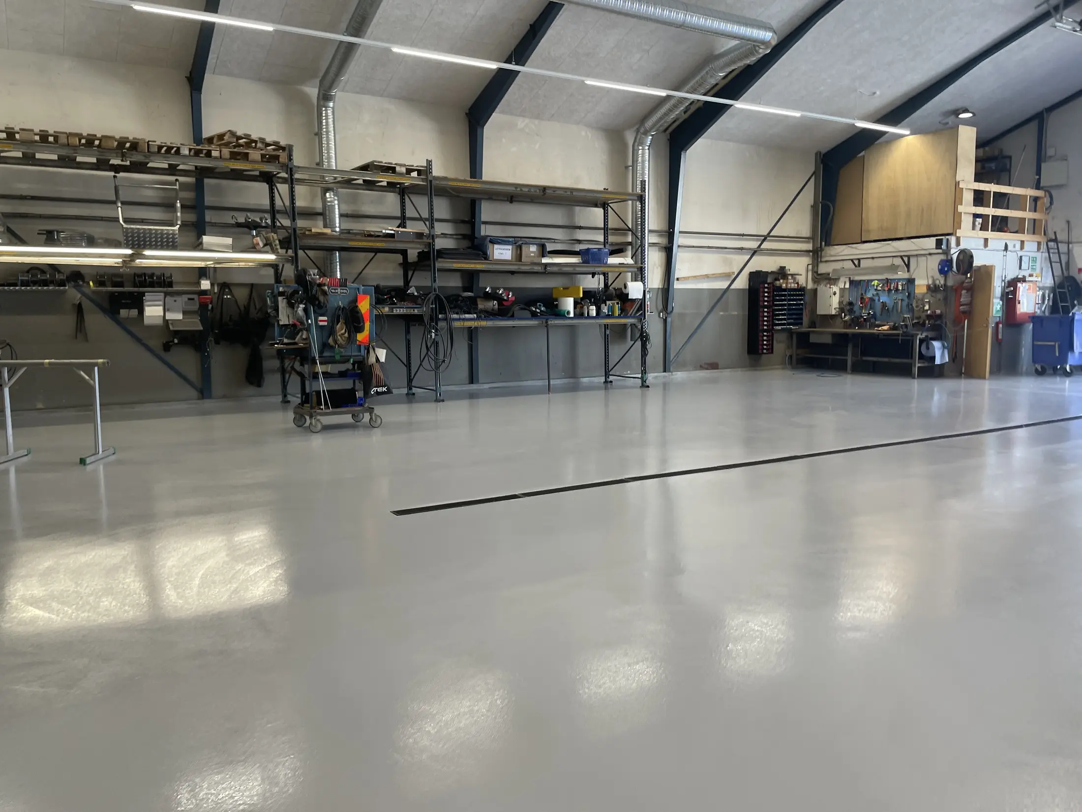 Workshop floor, building services and current use
